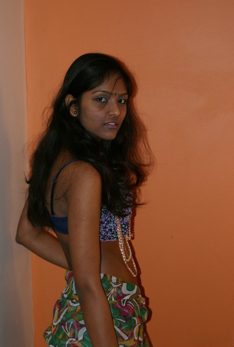 Divya Yogesh pen pornostjerne bilder